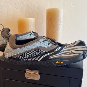 Vibram FiveFingers Black and Gray Toe Shoes